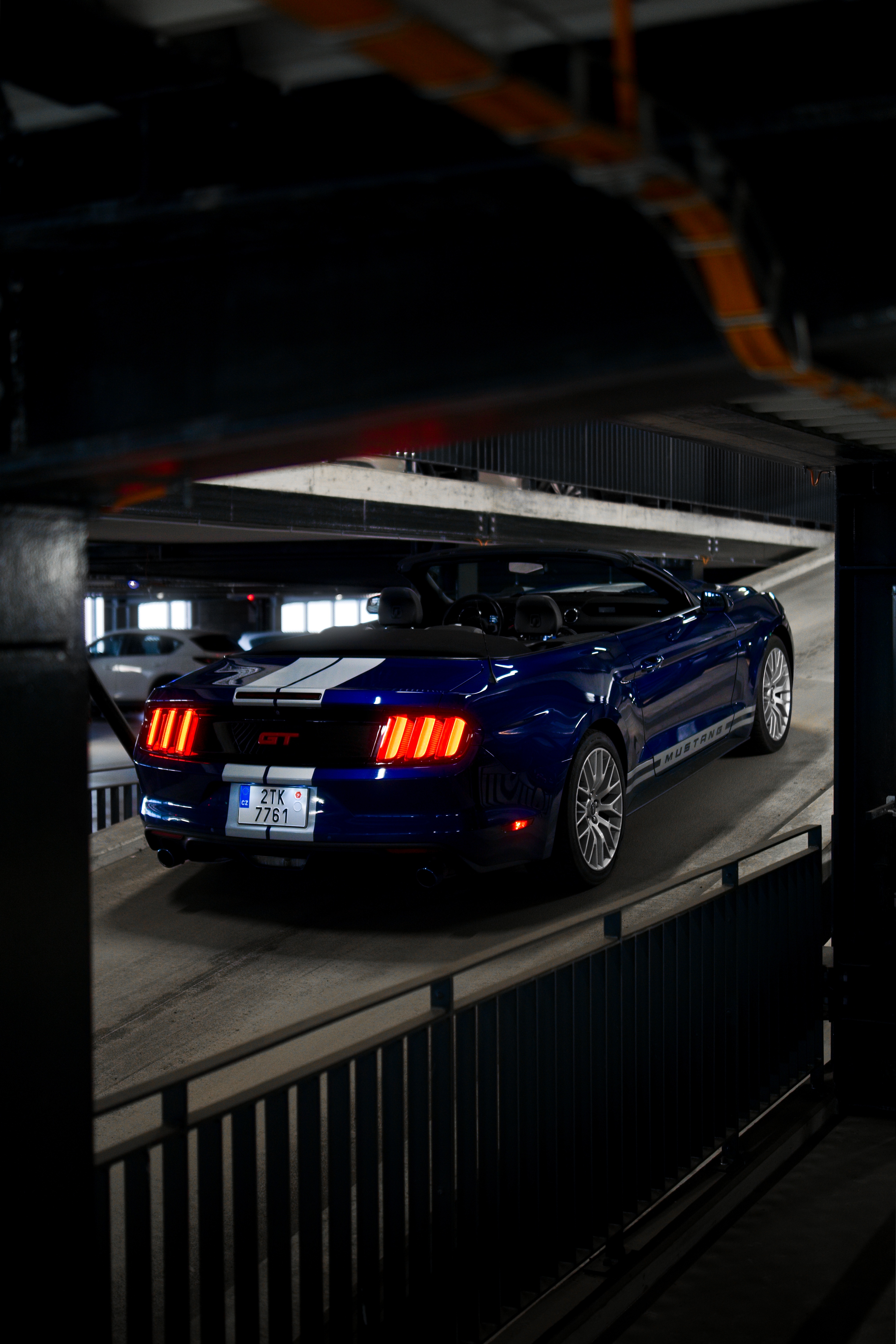 Detail loga Mustang