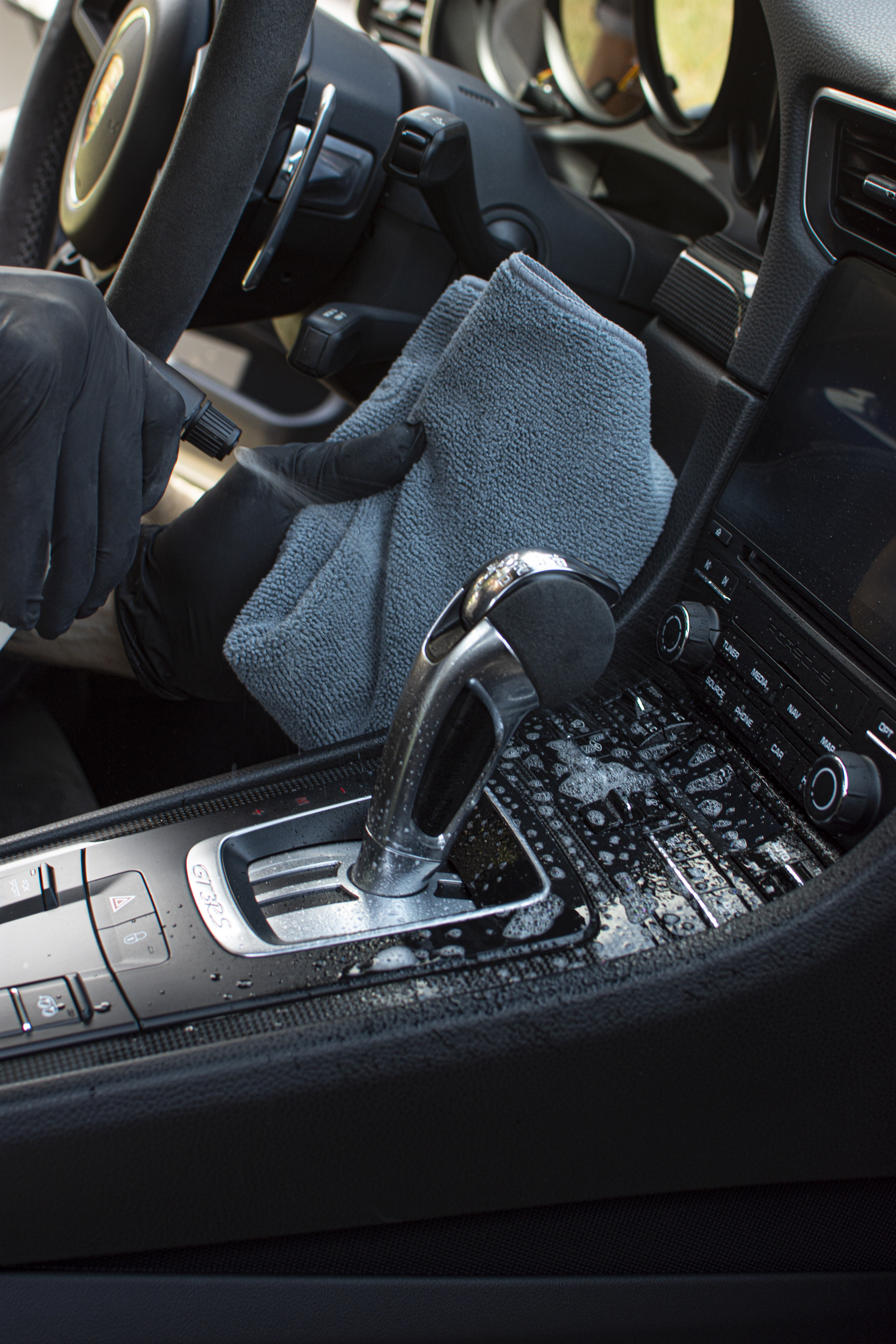 Detail loga Mustang